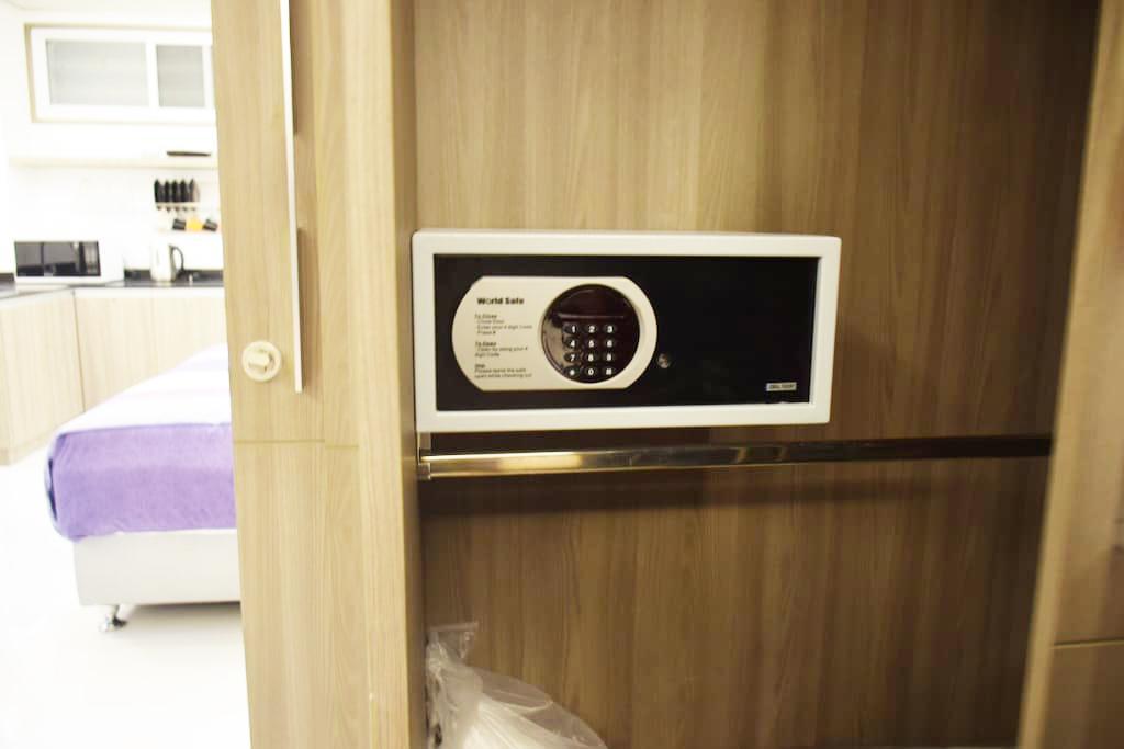 Family Suite Room Pratunam Bangkok Exterior photo
